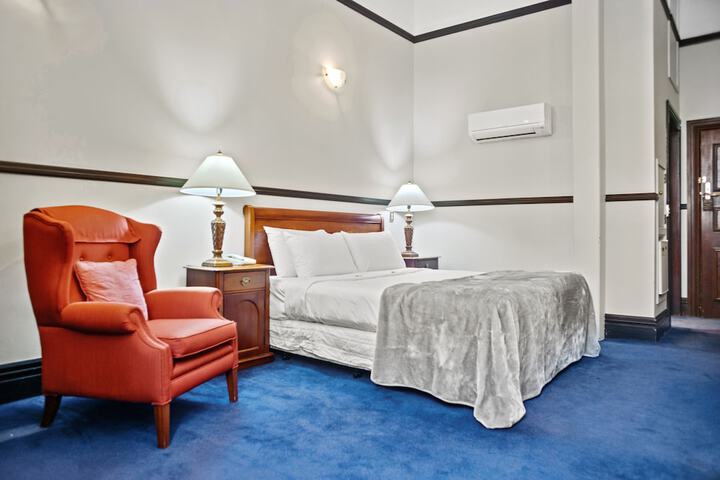 Room 11 of 24