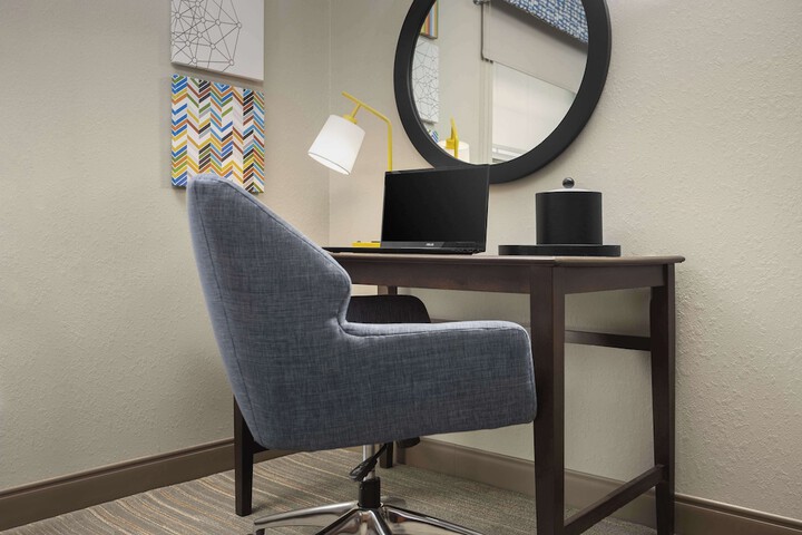 Room 6 of 28