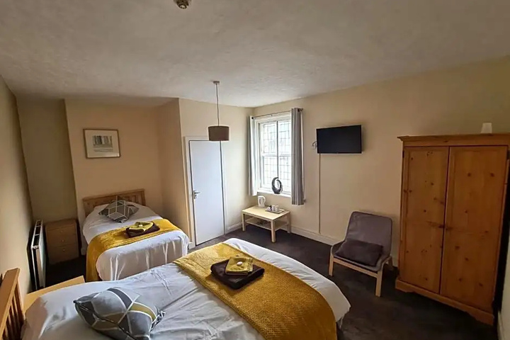 Room 3 of 6