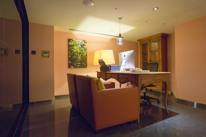 Business Center 98 of 105