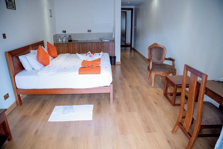 Room 4 of 63