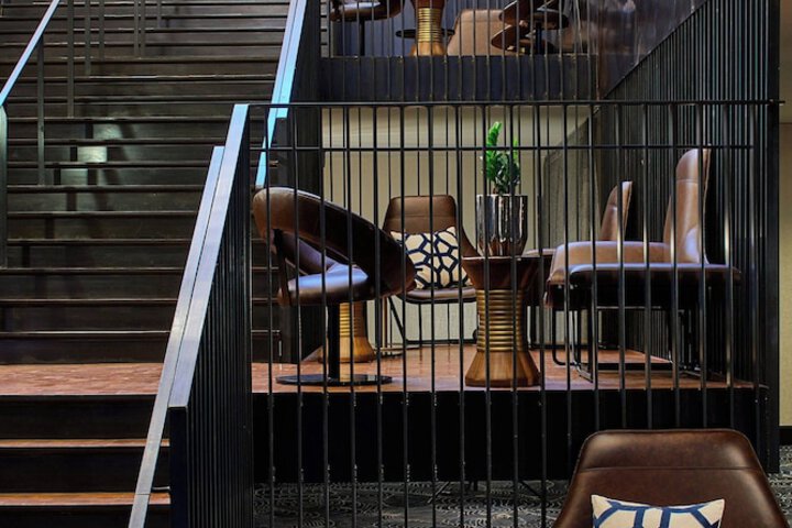 Lobby lounge