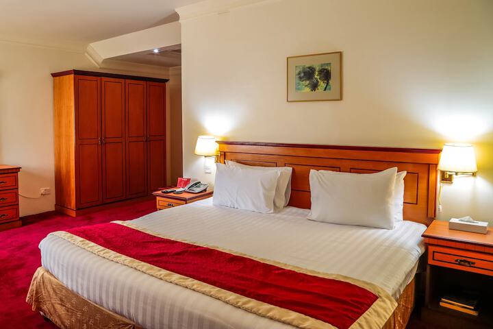 Room 4 of 17