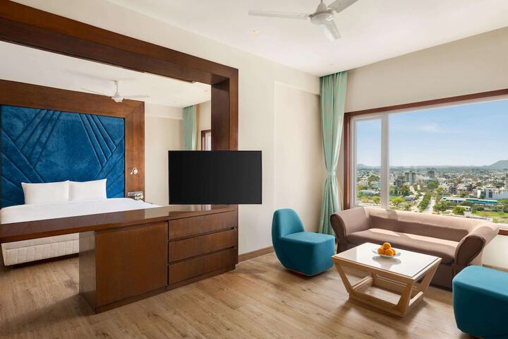 Room 12 of 37
