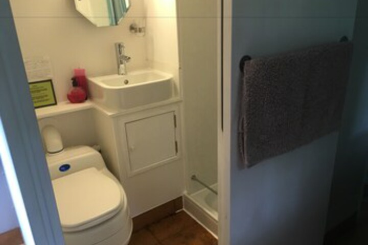 Room 2 of 38