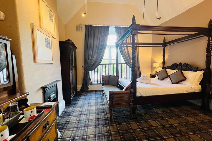 Room 8 of 34