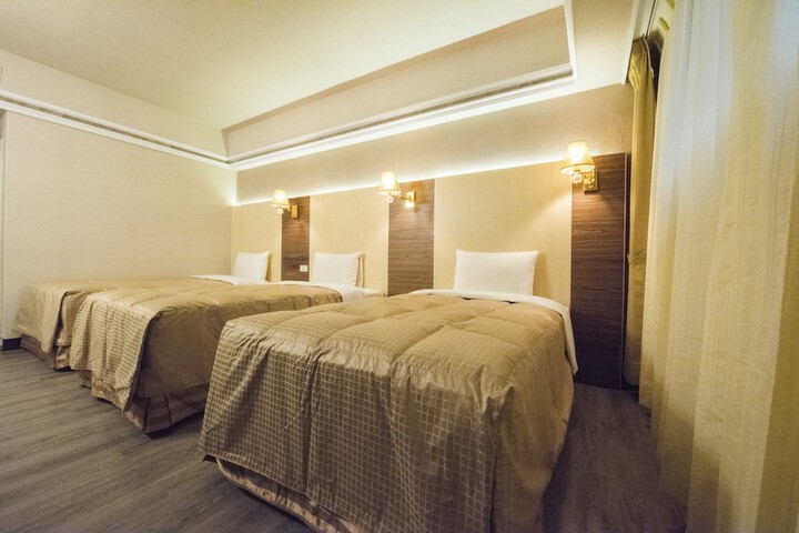 Room 16 of 80