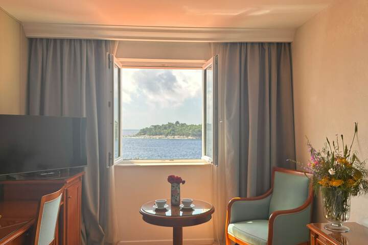 Room 30 of 193