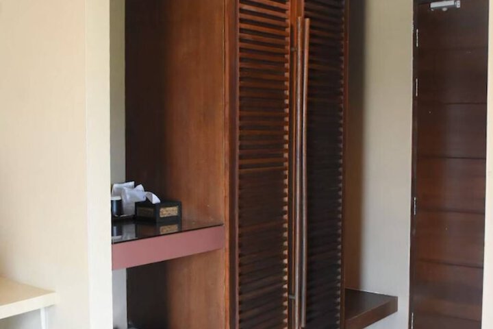 Room 8 of 35