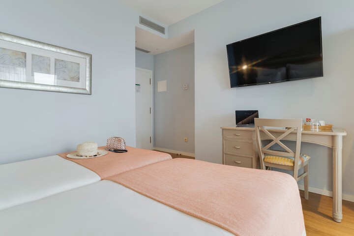 Room 7 of 25