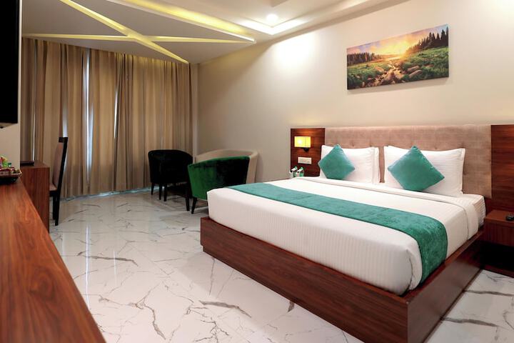 Room 10 of 42