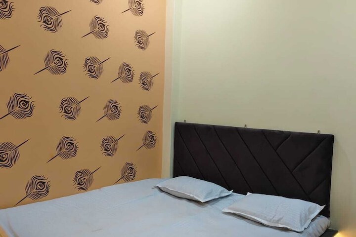 Room 8 of 16