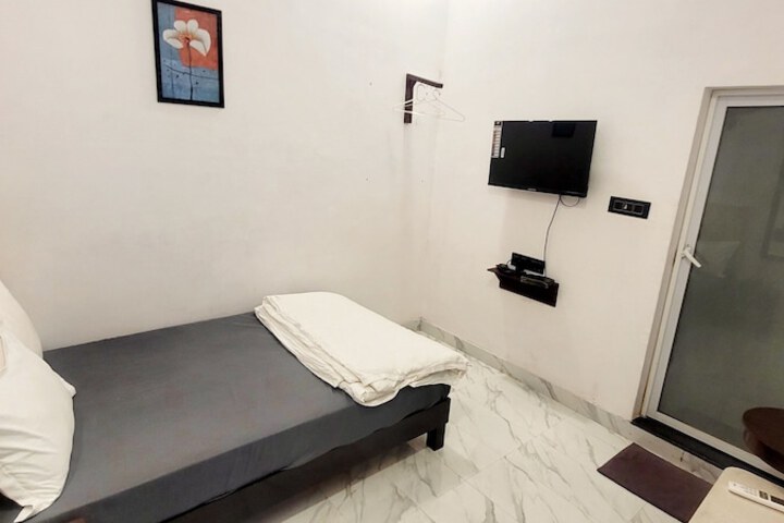 Room 5 of 34