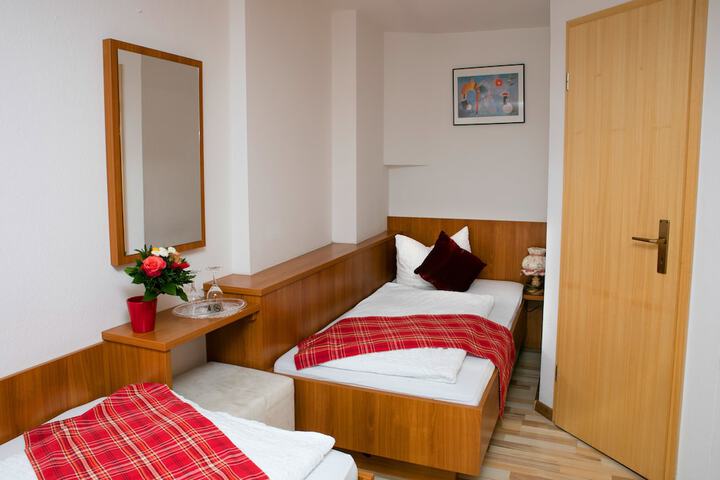 Room 4 of 35