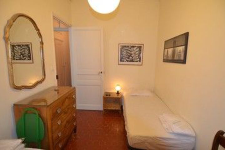 Room 5 of 11