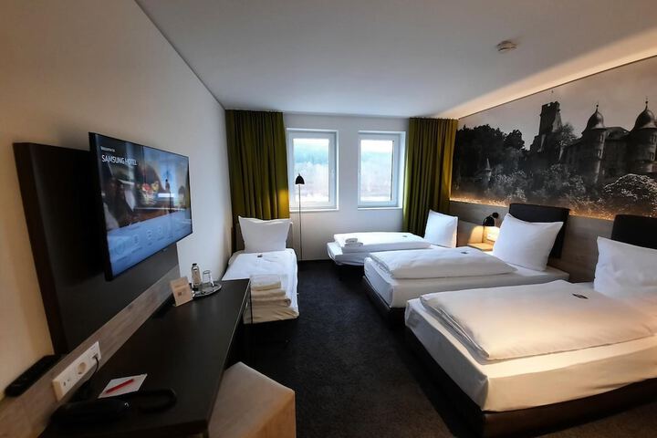 Room 7 of 32