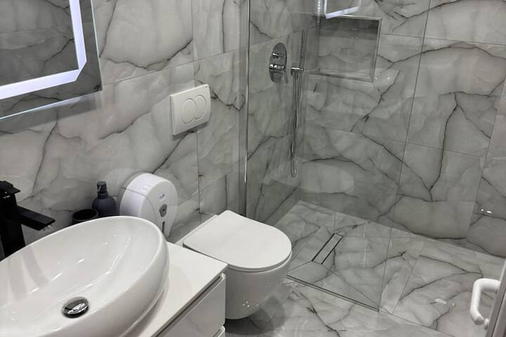 Room 42 of 77