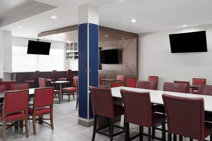 Breakfast/Coffee Service 25 of 34