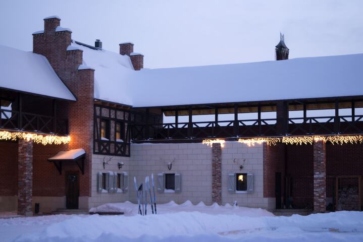 Hotel Exterior 1 of 34