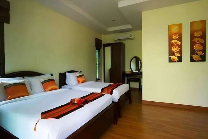Room 5 of 33