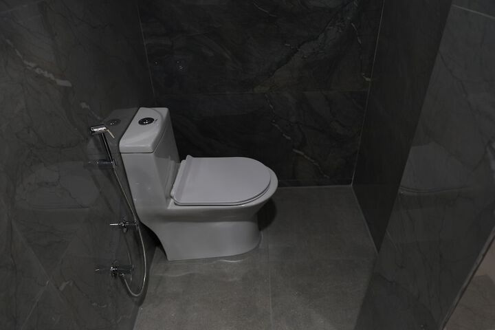 Room 9 of 10