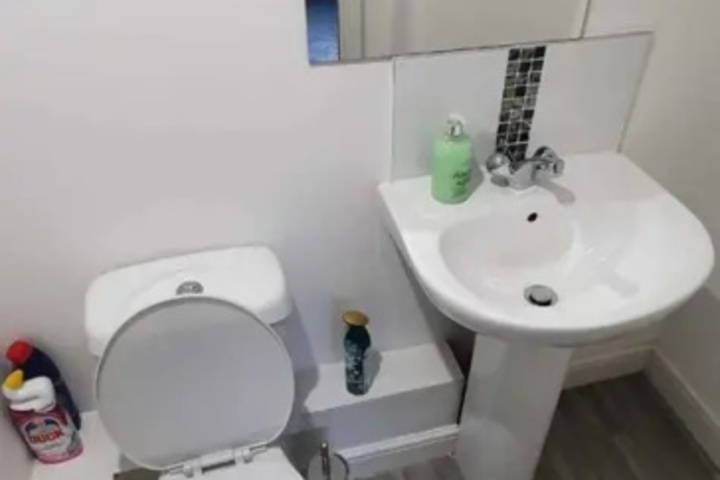 Room 9 of 20