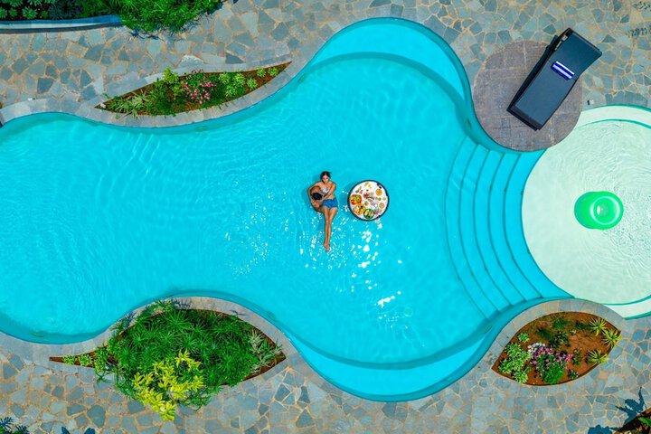 Pool 61 of 102