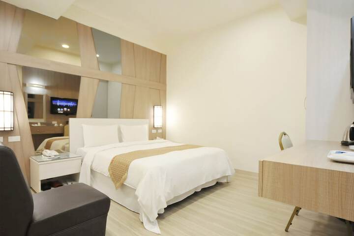 Room 7 of 28