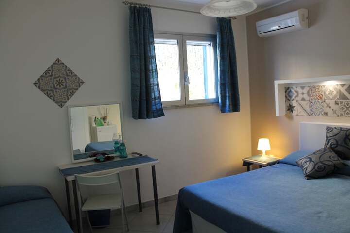 Room 12 of 90