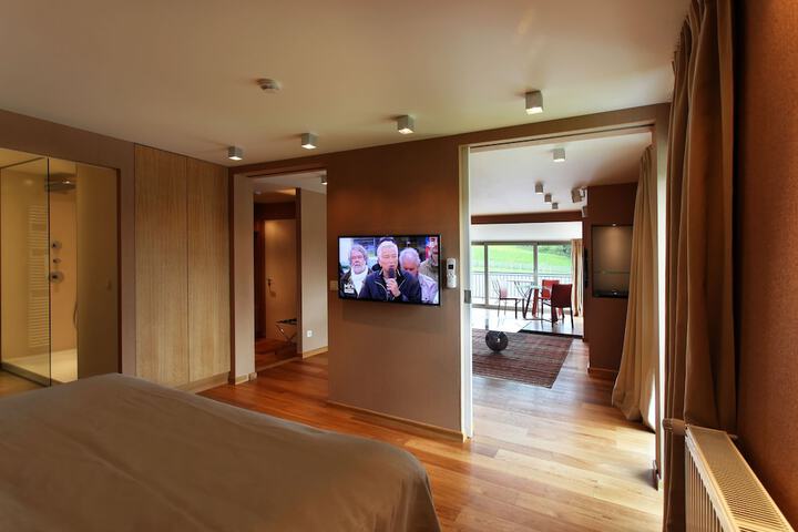 Room 6 of 28