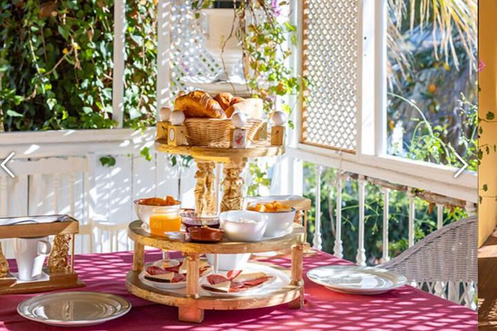 Breakfast/Coffee Service 4 of 17