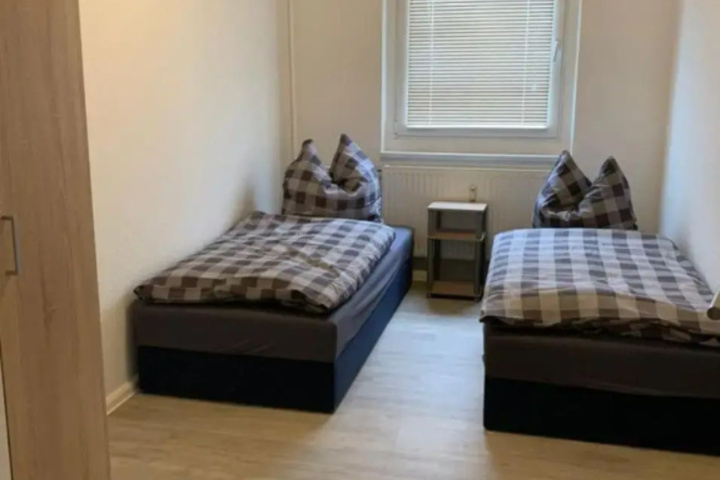 Room 5 of 8