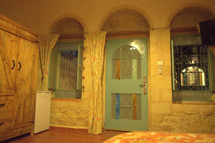 Room 15 of 16