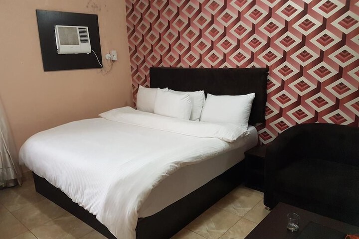 Room 3 of 16