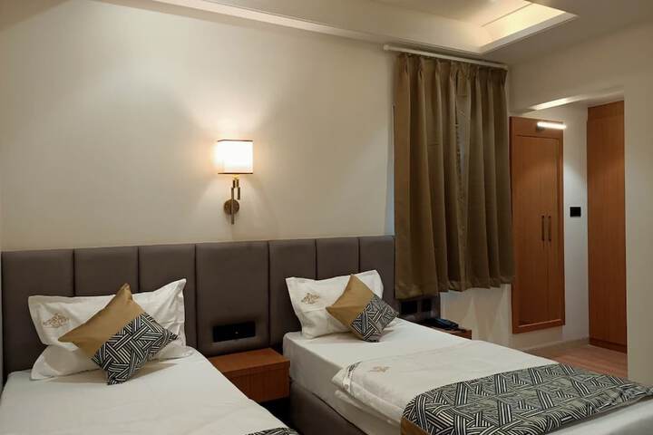 Room 12 of 30