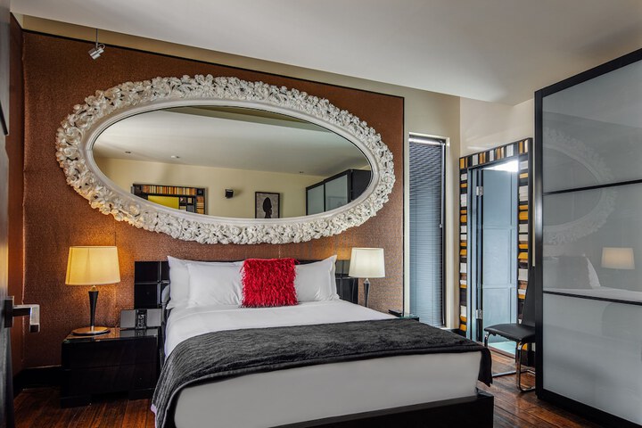 Room 2 of 31