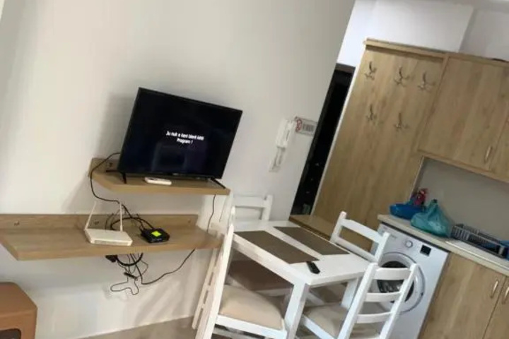 Room 2 of 6