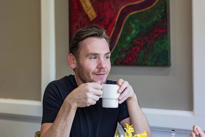 Electric vehicle charging station