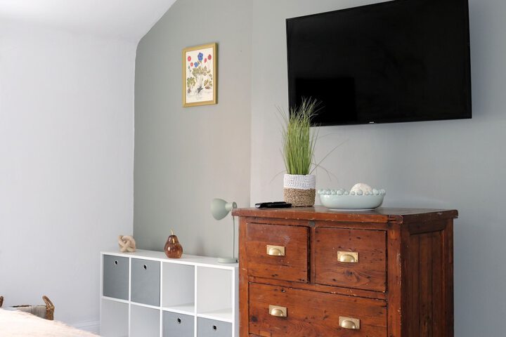 Room 11 of 28