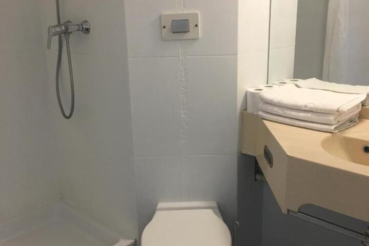Room 42 of 54