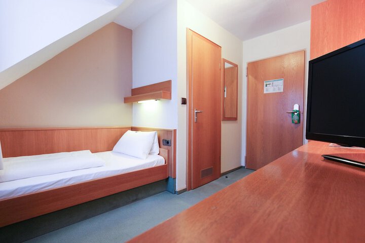Room 19 of 50
