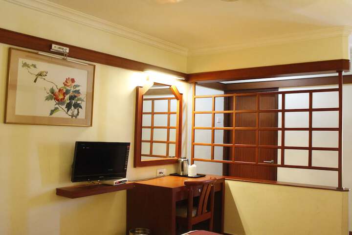 Room 5 of 20