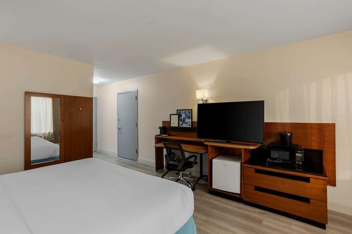 2 Double Beds (3 of 8)