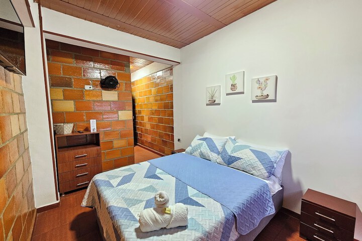 Room 5 of 75