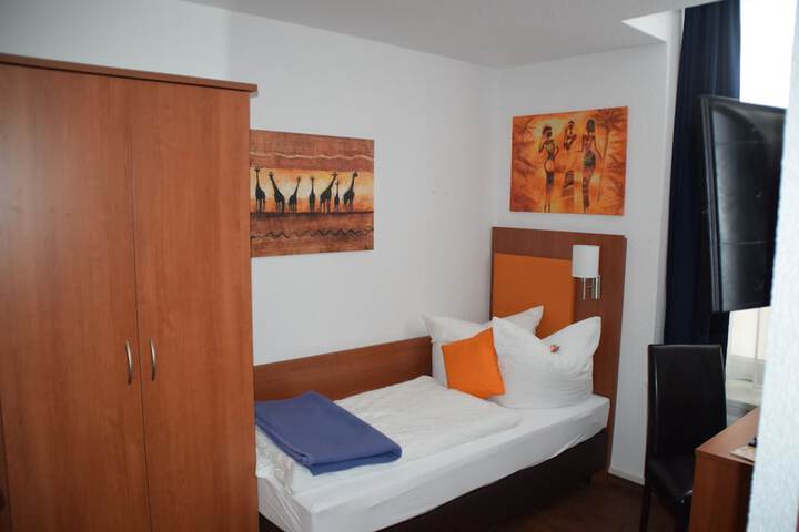 Room 3 of 52