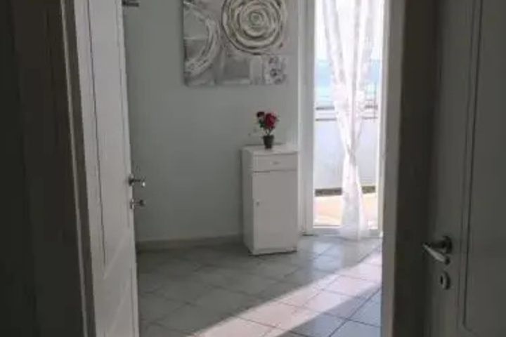 Room 9 of 15