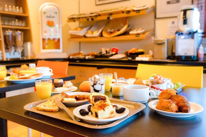 Breakfast/Coffee Service 37 of 51