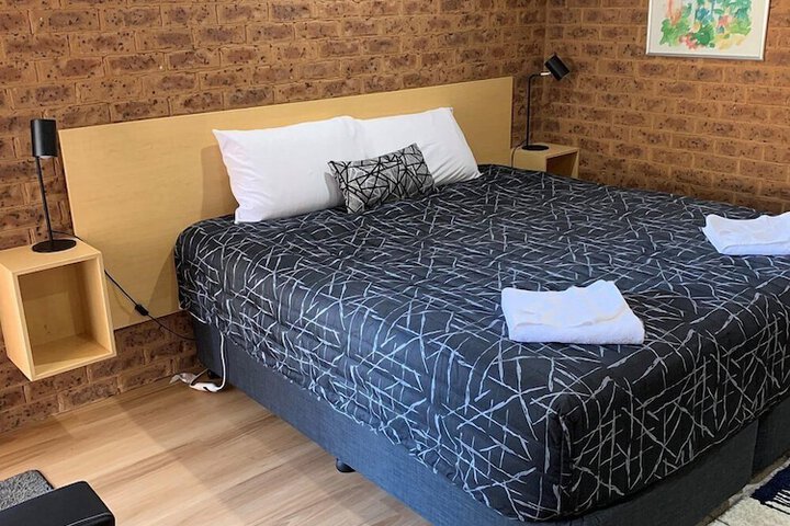 Room 10 of 33