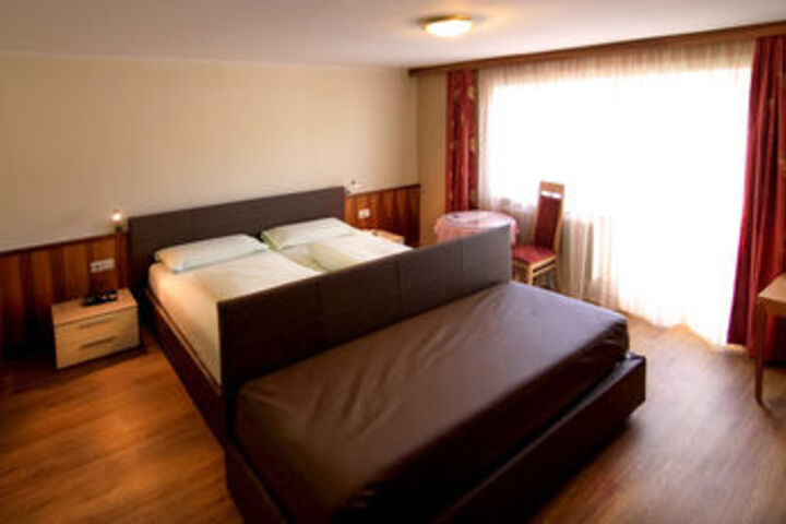 Room 34 of 69