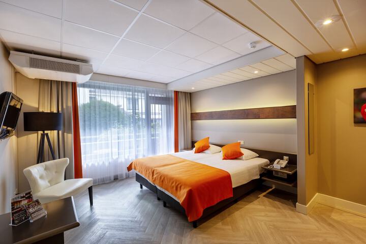Room 6 of 60